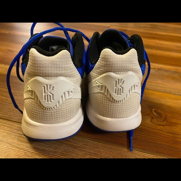 Nike Kyrie Flytrap - Picture 2 of 4